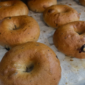Cinnamon raisin bagels
